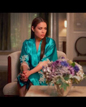 Daniella Alonso Instagram - A gala and some vertigo🌀 Don’t miss tonight’s episode of DYNASTY! Miss these ladies 💕💕@pdott41💄 Anna Hilton💇🏽‍♀️ & La Shan Knox👗💕💕