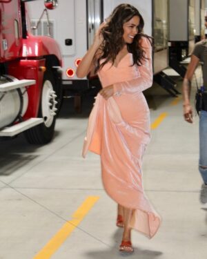 Daniella Alonso Instagram - 💇🏽‍♀️ @tiffanyhairlord 💄 @pdott416 👗 @meredith_costumes 📸 @barberbyblood 👡ME😂🙈😂