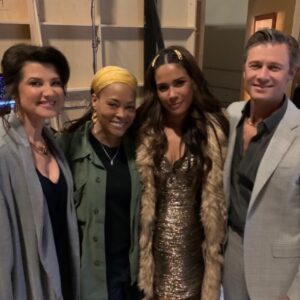 Daniella Alonso Instagram - Tune in tonight for one of the most fun #DYNASTY episodes this season! We were lucky enough to have the incomparable  @robingivens directing and the lovely @daphnezuniga back as Sonya. @arinburke the hardest working costume designer out there thank you for all the beautiful pieces😘