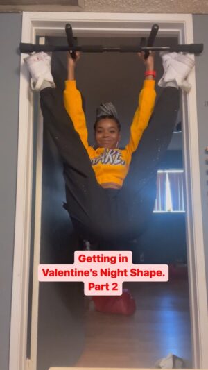 Danielle E. Hawkins Instagram - I’m just tryna help somebody. 💁🏾‍♀️

👚 @thegypsymecca 
👖 @pipedreamsapparel_customs 

#happyvalentinesday #valentinesnight #stretching #love #couplesbelike #dirtyderby #derby #flexible #unholy #spicy #feistyfunnyandfine #creative #grownfolks #wcw #wce