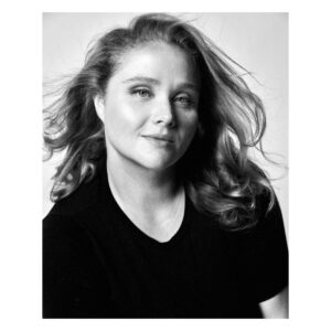 Danielle Macdonald Instagram - Thank you @storyandrain 💕

Hair || @ditadoeshair 
Make Up || @andremakeup 
Photos || @mrusch 
Words || @tamararappa 

* Swipe for my fav things *