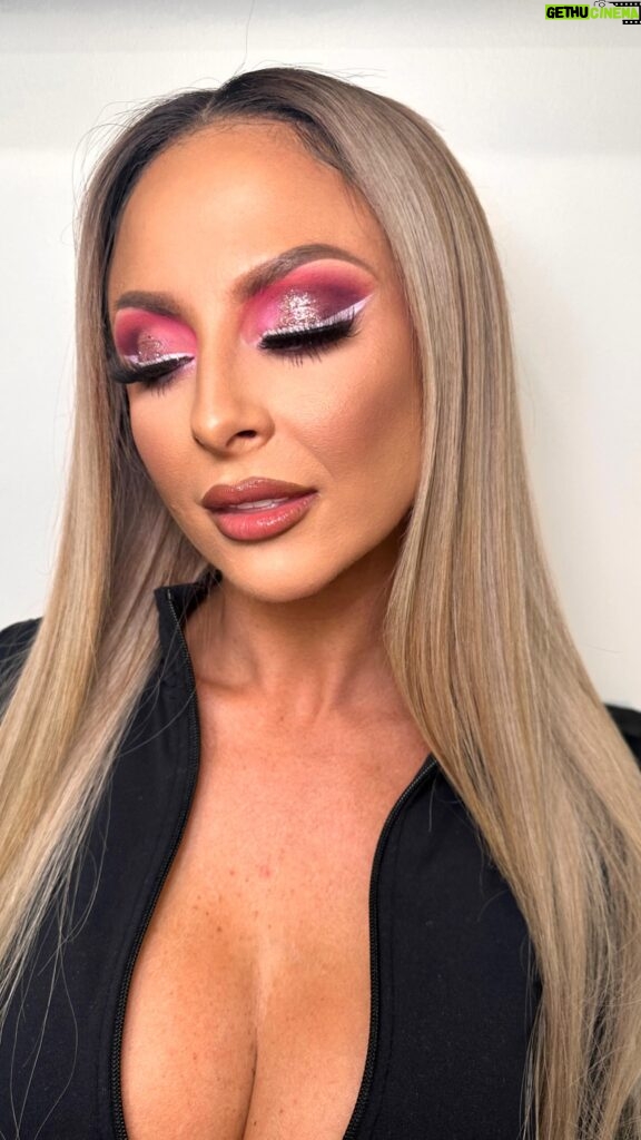 Danielle Louise Instagram - Still in love. I had to put her up again. You are BIG fine @danni_ellexo make Valentines last all year Foundation: @toofaced #toofacedbornthisway (Click the PRODUCT OF THE MONTH link to get yours) #marandanrenea #hair #makeup #selfdiscovery #hsninfluencer