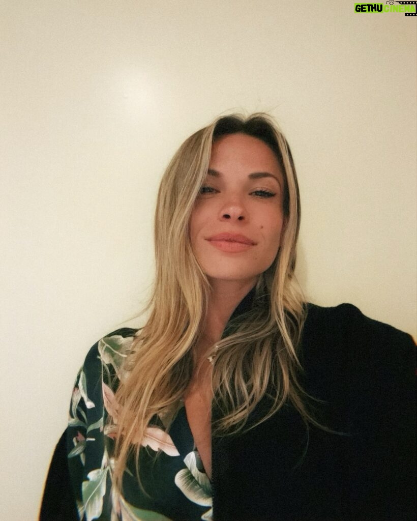Danielle Mathers Instagram - Happy Monday ☀️