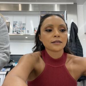 Danielle Nicolet Instagram - BTS of getting zombified for last nights episode 🧟‍♀️- it’s not easy being undead! (Biggie was not a fan 😂) #TheFlash