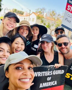 Danielle Nicolet Instagram - #UNIONSTRONG💪🏽 - Grateful to have such a wonderful base of friends to be on the picket lines with! All of @sagaftra & @wgawest are sticking together fighting the good fight!