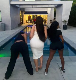 Daniielle Alexis Instagram - It’s a link up at Uncle @rayj @tronixnetwork mansion with the TGC Gworls 🗣️😈😉 @itgirlkayy__ @socalbarbieee_entertainment @fynedimee #TGC #tronixnetwork @thegworlsclubofficial