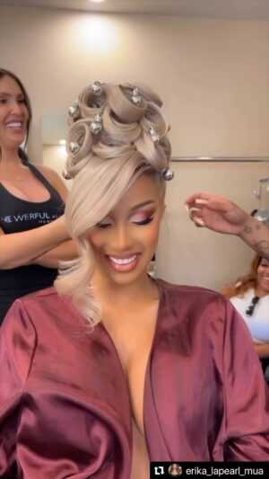 Daniielle Alexis Instagram - #bts #makeup on this flawless beauty @iamcardib 
Makeup Artist @erika_lapearl_mua 
Makeup assistant @daniiellealexis 
Hair @tokyostylez
BTS video content by ME 🎥 
#whipshots #cardib