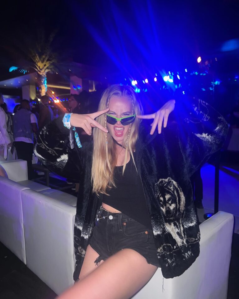 Danika Yarosh Instagram - since everyone else is posting from coachella rn… throwing it back to this time last year from ya girl’s first coachella 🪩🌵🤠🧚🏻‍♀️🎡👽