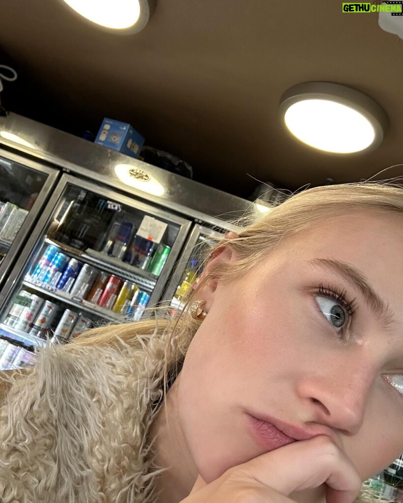 Danika Yarosh Instagram - just a girl (not so) patiently waiting for her THEC 💭🍳🥯😪😮‍💨