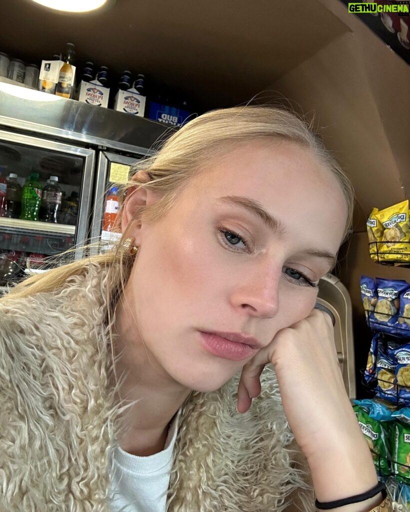 Danika Yarosh Instagram - just a girl (not so) patiently waiting for her THEC 💭🍳🥯😪😮‍💨
