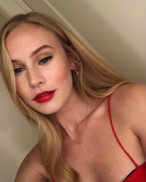 Danika Yarosh Instagram - happy valentine’s lovers ❤️‍🔥🏹💌💋🌹