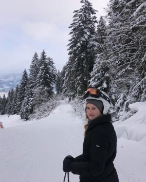 Danika Yarosh Instagram - this time last year ✨🍷❄️☃️🐴🏔🛷🇦🇹 @stanglwirt