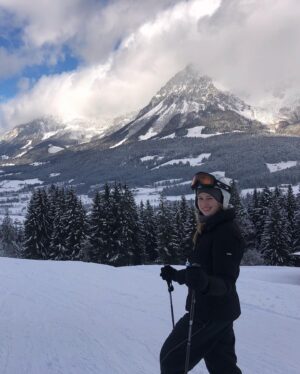Danika Yarosh Instagram - this time last year ✨🍷❄️☃️🐴🏔🛷🇦🇹 @stanglwirt