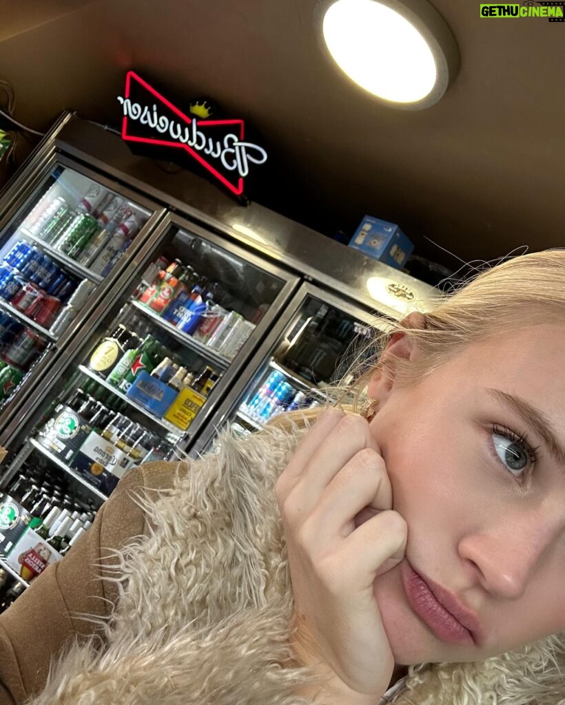 Danika Yarosh Instagram - just a girl (not so) patiently waiting for her THEC 💭🍳🥯😪😮‍💨