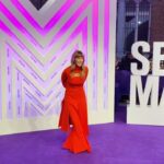 Daphné Bürki Instagram - Vous êtes nombreux à me poser la question de ce look que j’ai porté pour l’ouverture de @seriesmania et où le trouver! Tout simplement en faisant un tour au @printemps chez @awake_mode Ce n’est pas une collaboration commerciale! Juste un kiff de trouver une sélection cool à l’étage des créateurs « l’endroit ». Je me suis sentie en place (ça veut dire bien gainée quoi). Des bisous pour vous 💋 Bijou @marcdelocheofficiel Shoes @maisonernest Partner @capucine.cbc