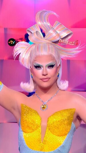 Daphné Bürki Instagram - Plus qu’une semaine ! Nouvelles reines, nouveaux défis, guests légendaires : Drag Race France est de retouuur ! 🔥

La grande première de #DragRaceFrance saison 3 c’est vendredi 31 mai dès 19h sur la plateforme france.tv et à partir de 22h55 sur France 2 !