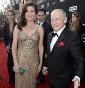 Actress Daphne Zuniga HD Instagram Photos and Wallpapers July 2023