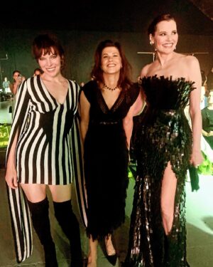 Daphne Zuniga Instagram - Had a great time at @lever_couture show last night! And look at these two beautiful, iconic women Milla and Geena  @millajovovich @geenadavisorg! Thank you @shoplahive @brenrobertsonbeauty @cloutierremix @stephanie_tiara_lewis @anywhereselfcare @wendystillmanjewelry