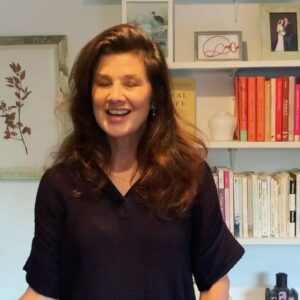 Daphne Zuniga Instagram - So excited to dig into Hilarie Burton‘s new book! Hilarie is magical. She’s powerful and looks the truth right in its face, digs deep and transforms that sh&t and I know all of that beautiful feminine power is in this book. I’m sure that I’m gonna learn a lot, and that it will enrich me in my own life! I hope you find this book and join the magic.🌟💫✨🔮📿🍃@hilarieburton #grimoiregirl #grimoiregirlbook #hilarieburton #hilarieburtonmorgan #newbook #book #magic #octoberreads 📚📗