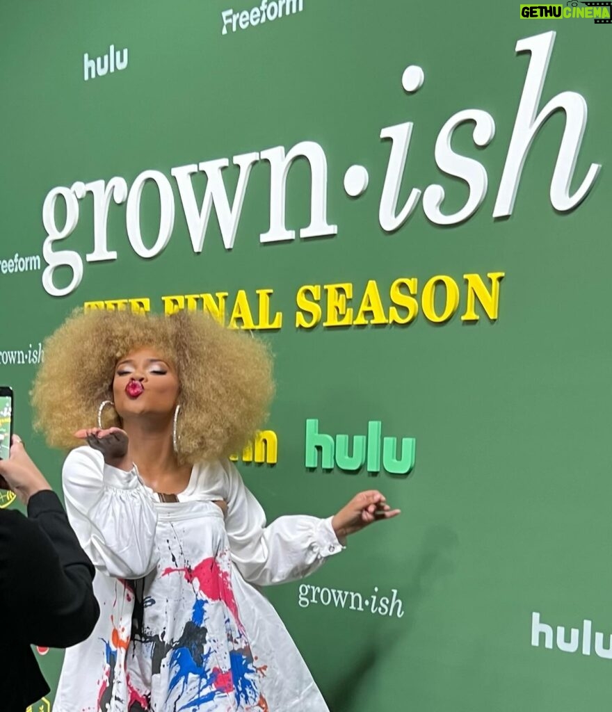 Dara Reneé Instagram - Thank you so much @grownish for allowing me to come to your beautiful premiere!!!🌻💞🥹 Designed by: @auntfunkyscloset Hair and makeup by : Me!!🌃😋💞