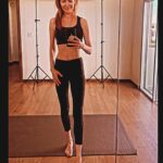 Darby Stanchfield Instagram - 💥My bossy trainer says get after it every day if you want to get strong. I’ve had to do push-ups for 3 years before I could do a set of proper ones. 💥 I love the endorphins, the mind/body strength that develops, the challenge of showing up for myself every day no matter if I feel like it or not, and the underrated empowerment of being strong enough to haul heavy luggage or bulk-size groceries or wheelbarrows of compost or whatever.💥🚀 I was the kid who was picked last in team sports. That kid is doing just fine.💥