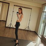 Darby Stanchfield Instagram - 💥My bossy trainer says get after it every day if you want to get strong. I’ve had to do push-ups for 3 years before I could do a set of proper ones. 💥 I love the endorphins, the mind/body strength that develops, the challenge of showing up for myself every day no matter if I feel like it or not, and the underrated empowerment of being strong enough to haul heavy luggage or bulk-size groceries or wheelbarrows of compost or whatever.💥🚀 I was the kid who was picked last in team sports. That kid is doing just fine.💥