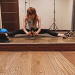 Darby Stanchfield Instagram - 💥My bossy trainer says get after it every day if you want to get strong. I’ve had to do push-ups for 3 years before I could do a set of proper ones. 💥 I love the endorphins, the mind/body strength that develops, the challenge of showing up for myself every day no matter if I feel like it or not, and the underrated empowerment of being strong enough to haul heavy luggage or bulk-size groceries or wheelbarrows of compost or whatever.💥🚀 I was the kid who was picked last in team sports. That kid is doing just fine.💥