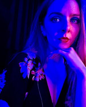 Darcy Rose Byrnes Instagram - 💙💙💙 #eclipse #makeup #photography