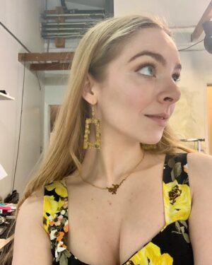 Darcy Rose Byrnes Instagram - First attempt at resin earrings. Made from my opening night flowers for @reeferthemusical 💚 #theatre #openingnight #jewelry #handmade #resinart