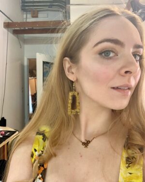 Darcy Rose Byrnes Instagram - First attempt at resin earrings. Made from my opening night flowers for @reeferthemusical 💚 #theatre #openingnight #jewelry #handmade #resinart