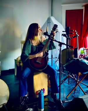 Darcy Rose Byrnes Instagram - For #gamepur and @noraisaborea by @badapplesnaps #interview #guitar #music #songwriter #poisonivy #suicidesquadkillthejusticeleague