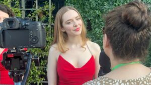 Darcy Rose Byrnes Instagram - On this episode of ‘what is she doing with her face??’