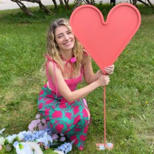 Daria Petrozhytska Instagram - Чекаєте нові серії? Після перегляду напишіть мені як вам сьома і восьма⬇️
Дивіться на @tet_tv 💞
#встигнутидо30