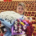Daria Petrozhytska Instagram - Наш чудовий тур Харків-Дніпро-Запоріжжя💙💛 Неймовірні і незламні міста! Дякуємо Вам за всі ваші емоції та овації та за всі ваші слова і обійми❤️ Хоча для мене він почався з побитого носа (гортайте карусель) та зі мною все гаразд😅 Безмежна і щоденна вдячність всім, хто захищає нашу країну! Підтримуємо і допомагаємо 🙏🏻🙌🏻