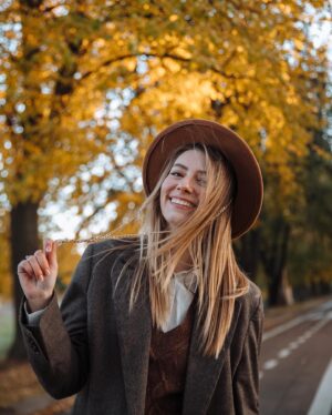 Daria Petrozhytska Instagram - Даша: я люблю, щоб я нічого не робила, а фотографії були красивими)
Ліза: супер, нічого не роби, просто будь собою
Даша: Done ✅ 

Неймовірно живі кадри з неймовірно ЖИВОЮ @petrozhitskaya 🥰

Наша фототерапія вдалася на всі 100%))