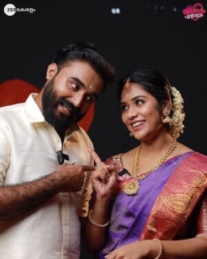 Darshana Das Instagram - Njanum Ente alum @zeekeralam 
Don’t forget 😍😍😍😍✌🏻🌹
@anoop_krishna26
