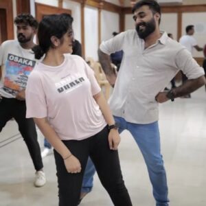 Darshana Das Instagram - Njanum Entalum | Sat & Sun, 9 PM | Zee Keralam

തകർപ്പൻ പ്രാക്റ്റീസുമായി ദർശനയും അനൂപും. പ്രണയയാത്രയിലെ മനോഹരമായ നിമിഷങ്ങളുമായി പ്രിയ താരജോഡികൾ എത്തുമ്പോൾ മറക്കാതെ കാണുക ഞാനും എന്റാളും ശനി ഞായർ ദിവസങ്ങളിൽ രാത്രി 9 മണിക്ക് നമ്മുടെ സ്വന്തം സീ കേരളം ചാനലിൽ.

#ZeeKeralam #NeithedukkamJeevithaVismayangal #ZeeKeralamHD #ZeeKeralamOnMyTV #NjanumEntalum #ZeeOnTheGoReels

Watch Anytime, Anywhere on ZEE5 - https://zee5.onelink.me/RlQq/fmalDownloadZEE5App