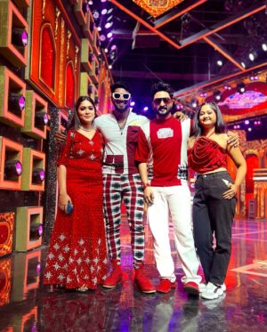 Darshana Das Instagram - START M U S I C ❤️‍🔥

Team Mounaragam ✨

@naleef_gea @jithu_venugopal_official @aishwaryaramsai @darshu_darshana_das