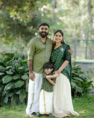 Darshana Das Instagram - 🫰🏻❤️❤️❤️😘 
📷 @storybyd4son