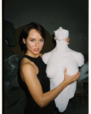 Darya Rudenok Instagram - Новая гипсово-пленочная серия🤍 

PS. выбираю себе новые формы существования😄 

Глазами и руками @dvuzhilova.el 🤍
С любовью @ps_propoli 🤍
Со слов Штапича 🤍
Творчеством @matirskulptor 🤍