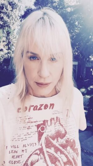 Daryl Hannah Instagram - Stand With Standing Rock
#WaterIsLife
#StopDAPL
Please Submit Your Comments By December 13‼️
link in my bio
🩵🙏🏽💧
@lakotalaw