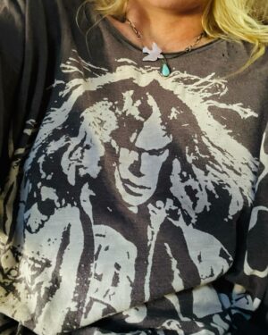 Daryl Hannah Instagram - Awesome @magnoliapearl T’s coming for the next shows🎶🖤