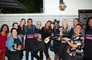 Daryl Hannah Instagram - Happy to join fellow advocates in Los Angeles to raise awareness for @1fairwage_official campaign to lift wages for low income workers and bring an END to the sub-minimum wage for tipped workers. Ending the sub-minimum wage is crucial, affecting 5 million workers, mostly women and people of color. 

☮️💜
@chrissyteigen @jamieleecurtis @natasharothwell @oliviawilde @mssarahcatharinepaulson @erikaalexanderthegreat @sallykohn
