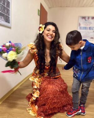Dáša Šárközyová Instagram - 🥰 Toto moje kuriatko vcera konecne prvykrat videlo maminku ako Moanu😍✨.. Vraj sa mu pacila najviac zo vsetkych🥹.. Milujem❤️..