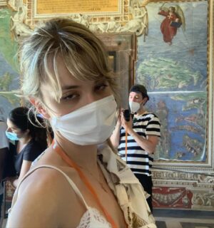 Dasha Nekrasova Instagram - 🇮🇹 Italia ❤️ 
what a finale to an incredible season 3 of @succession so proud of everyone for all the stellar work that goes into this show and so grateful to have been a part and to have met so many talented brilliant people 🥲🤍