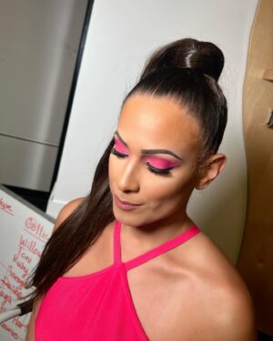Dasha Kuret Gonzalez Instagram - It’s #AEWCollision time!!! Who’s watching live on #TNT 😃🤗 We’re LIVE from #Calgary #alberta #canada Don’t forget tonight 3hrs of @aew because after collision we continue live with #BOTBVII

💄: @aewglam @dear.salem 💁🏽‍♀️: Hannah 

#wrestling @aew @aewontv @tntdrama #AEW #MasDasha