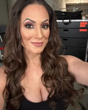 Dasha Kuret Gonzalez Instagram - We are less than 30 min away from going live on @tntdrama for #AEWCollision tonight!!! @aew @aewglam @dearadneris @aew_heels #Wrestling #AEW #MasDasha