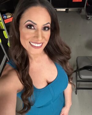 Dasha Kuret Gonzalez Instagram - We are less than 30 min away from going live on @tntdrama for #AEWCollision tonight!!! @aew @aewglam @dearadneris @aew_heels #Wrestling #AEW #MasDasha