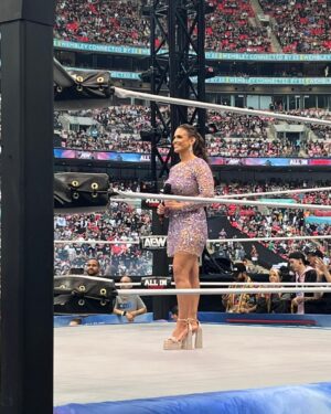Dasha Kuret Gonzalez Instagram - 81,035 people!!!! 😱😱😱 So wild and thank you to all of the fans worldwide as well as @aew 😇🙏🏽🤗🥰🤩 

📸: @brooklynn_in_tx 

#AEW #wembleystadium #wrestling #london #england #allin #MasDasha
