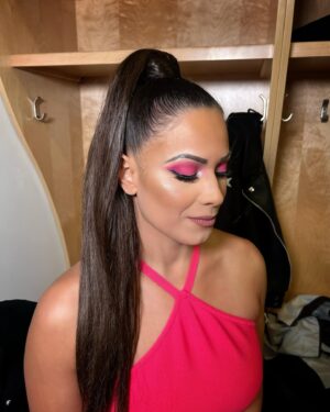 Dasha Kuret Gonzalez Instagram - It’s #AEWCollision time!!! Who’s watching live on #TNT 😃🤗 We’re LIVE from #Calgary #alberta #canada Don’t forget tonight 3hrs of @aew because after collision we continue live with #BOTBVII

💄: @aewglam @dear.salem 💁🏽‍♀️: Hannah 

#wrestling @aew @aewontv @tntdrama #AEW #MasDasha